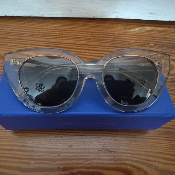 New Oscar de la Renta X Morgenthal Frederics Holly 875 Sunglasses - Champagne main image 4